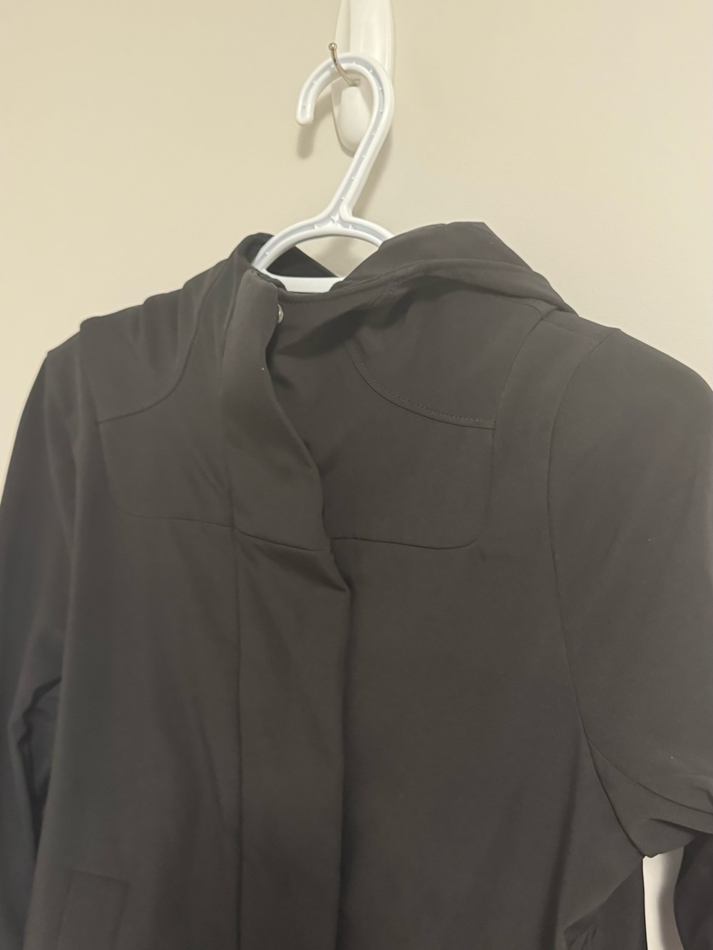 Lululemon Studio Softshell
Black - Picture 4 of 8